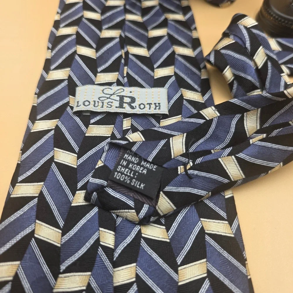Louis Roth Mens Blue Black Geometric Chevron Silk Necktie Hand Made 4 Inch Width